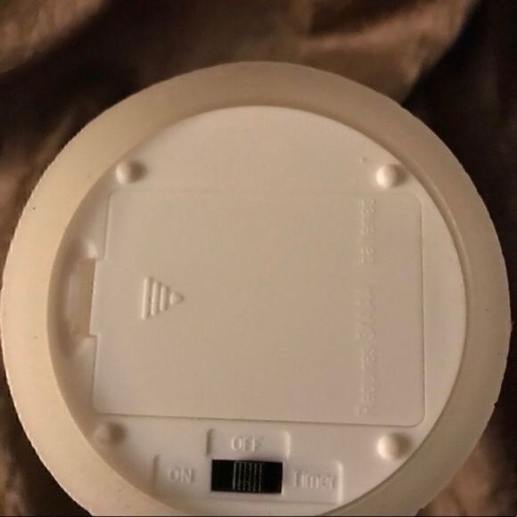 NWOT. Anastasia Broadway Musical Theater Flameless Battery Operated Candle. - Picture 3 of 6